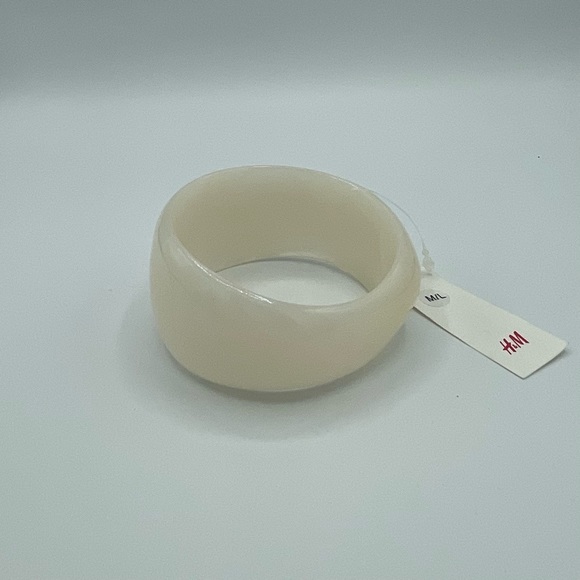 NWT H&M L/XL Ivory Lucite Bangle - Picture 6 of 8